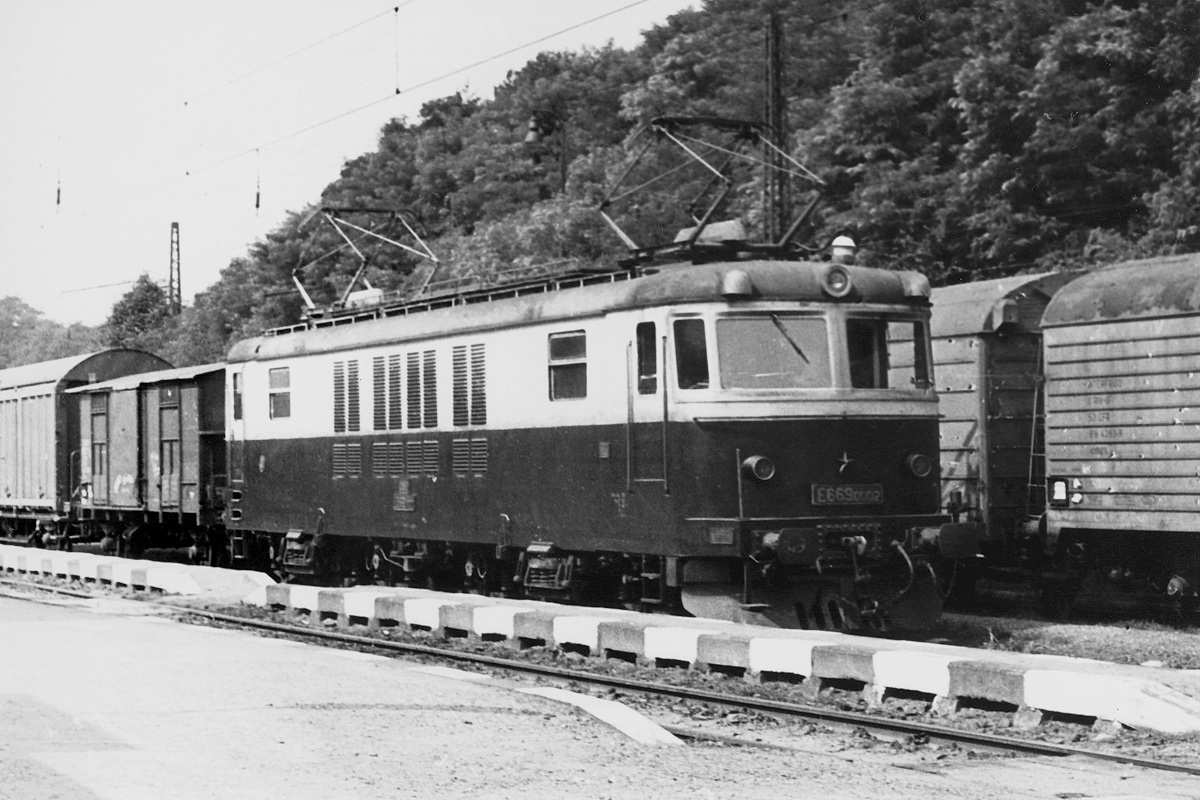 [1200x800] 180002_p.jpg